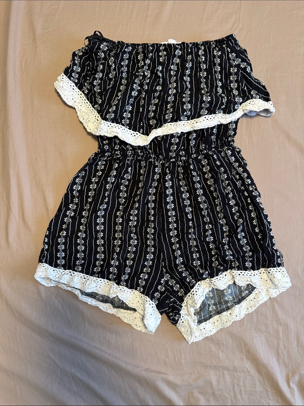Body Glove Black Crochet-Trim Floral strapless Romper Shorts